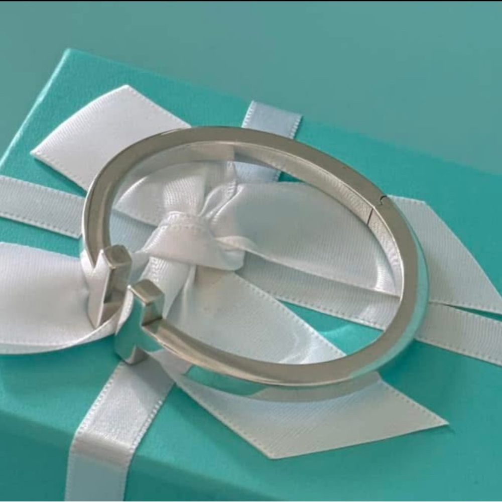 Excellent authentic Tiffany & Co preloved T square bangle - Picture 3 of 7
